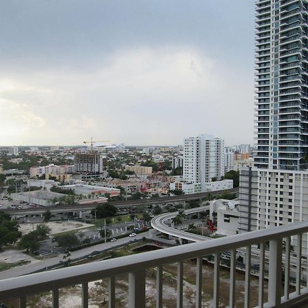 Pelican Residence At One Broadway Miami Exterior photo