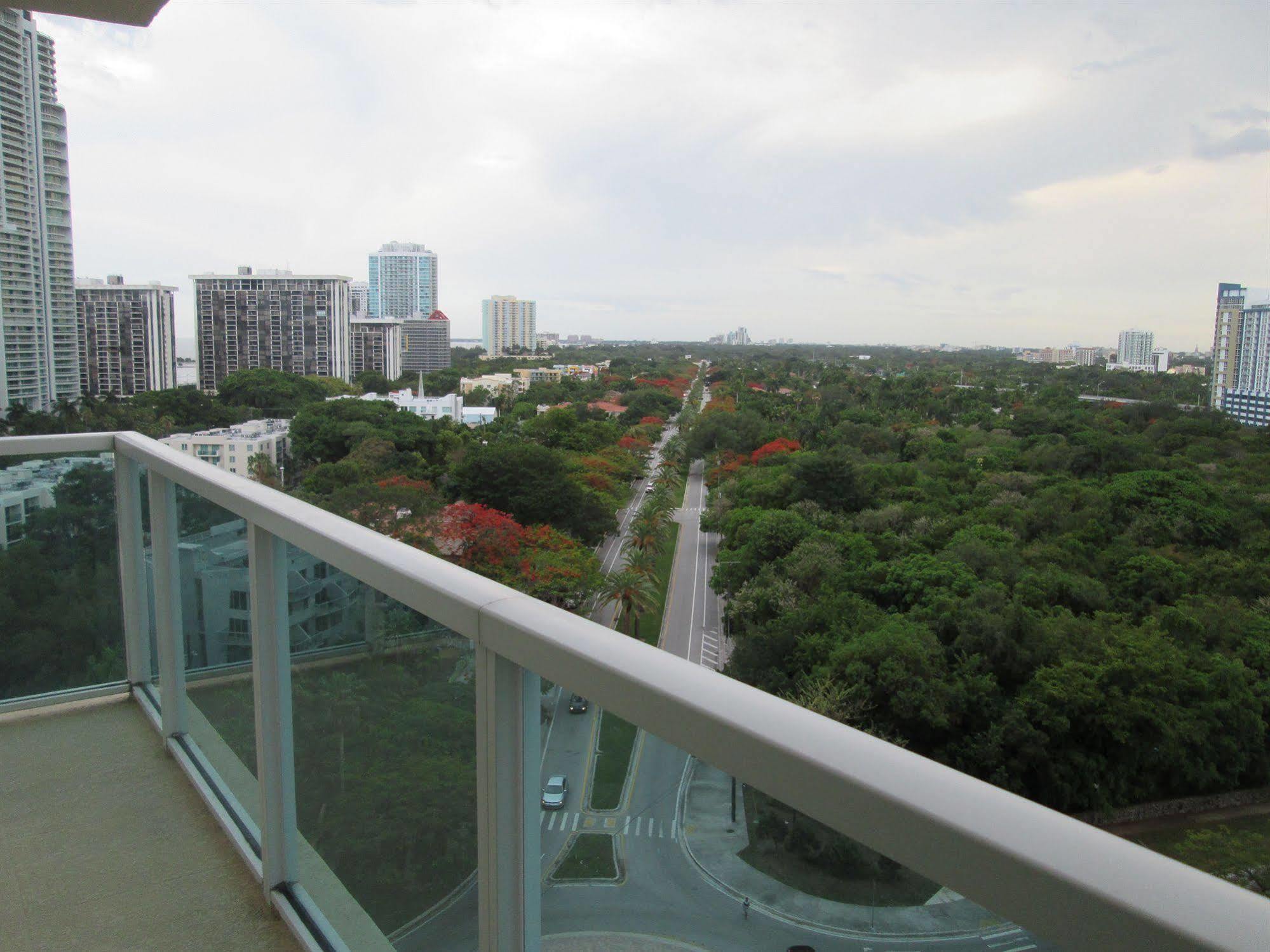 Pelican Residence At One Broadway Miami Exterior photo